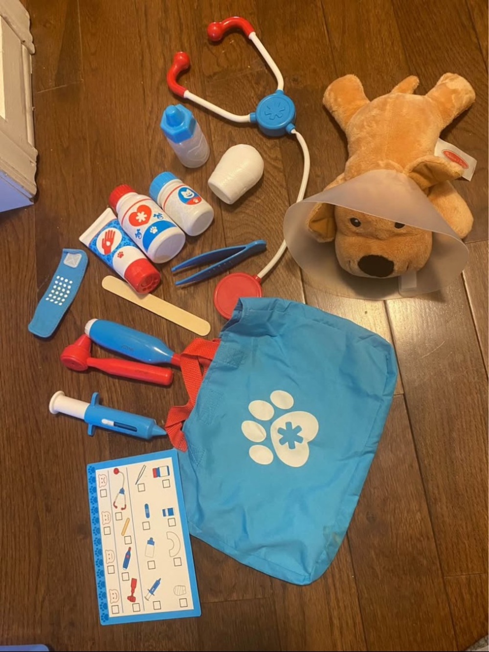 Melissa & Doug Examine & Treat Pet Vet Play Set